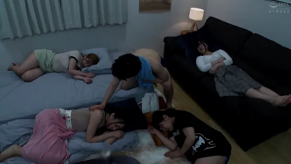 phim sex vn hot nhat Mấy cô bạn thân để ngủ nhờ, nữa đêm thanh niên lén Trả bài từng em